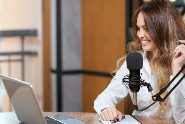 voz en off corporativa